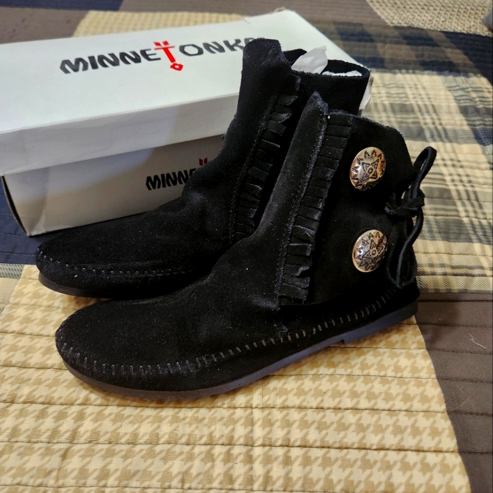 MINNETONKA BOOTS